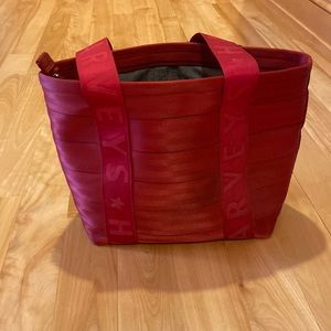 Harvey’s Seatbelt Purse